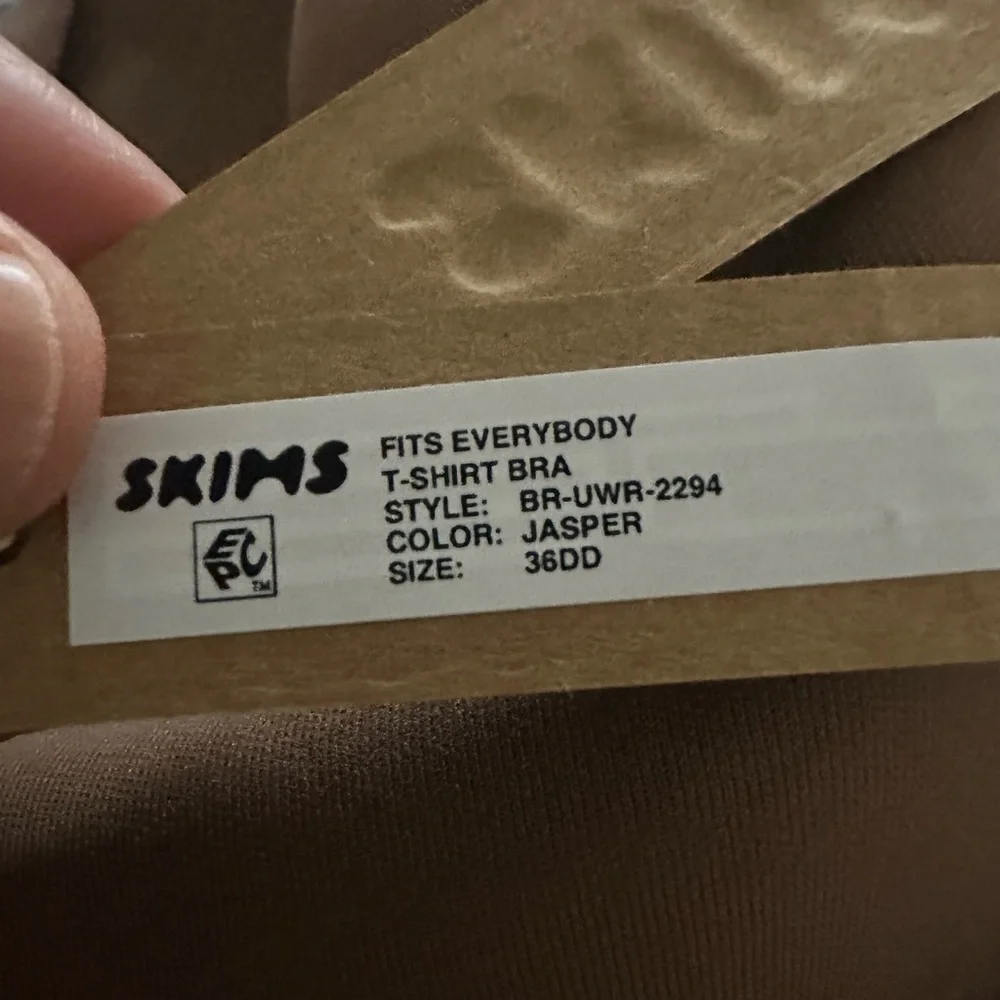 Skims T-Shirt Bra‎ - Picture 4 of 8